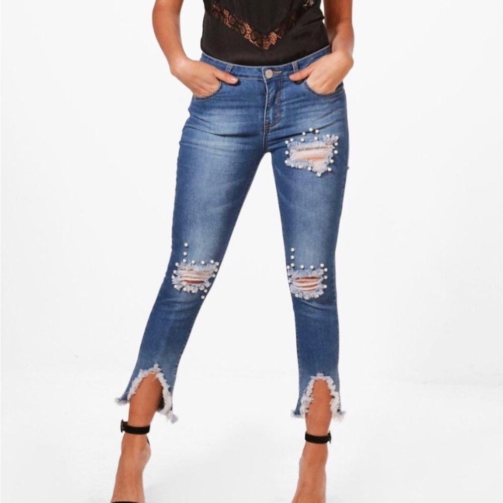 Ripped/distressed jeans with pearls